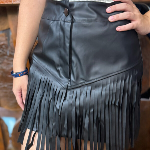 SHORT SAIA PRETO COURO FRANJA