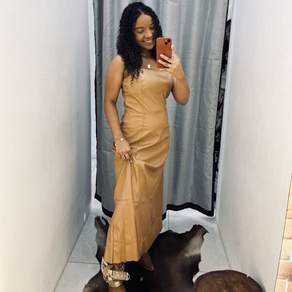 VESTIDO MIDI COURO EVASE - Image 2