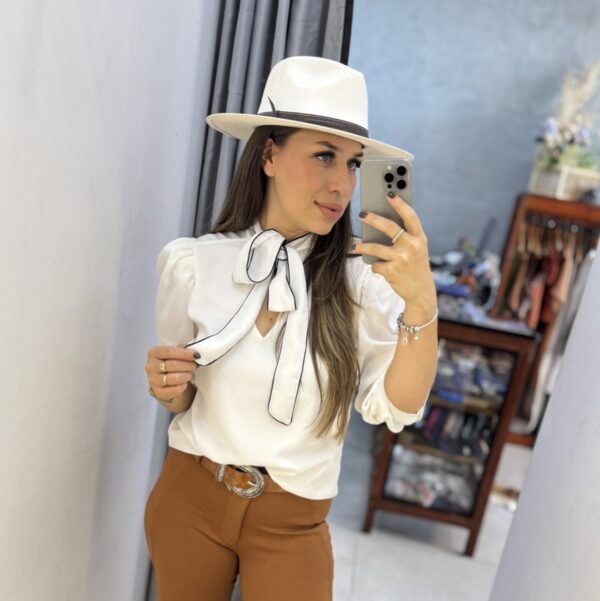 BLUSA GOLA DE LAÇO